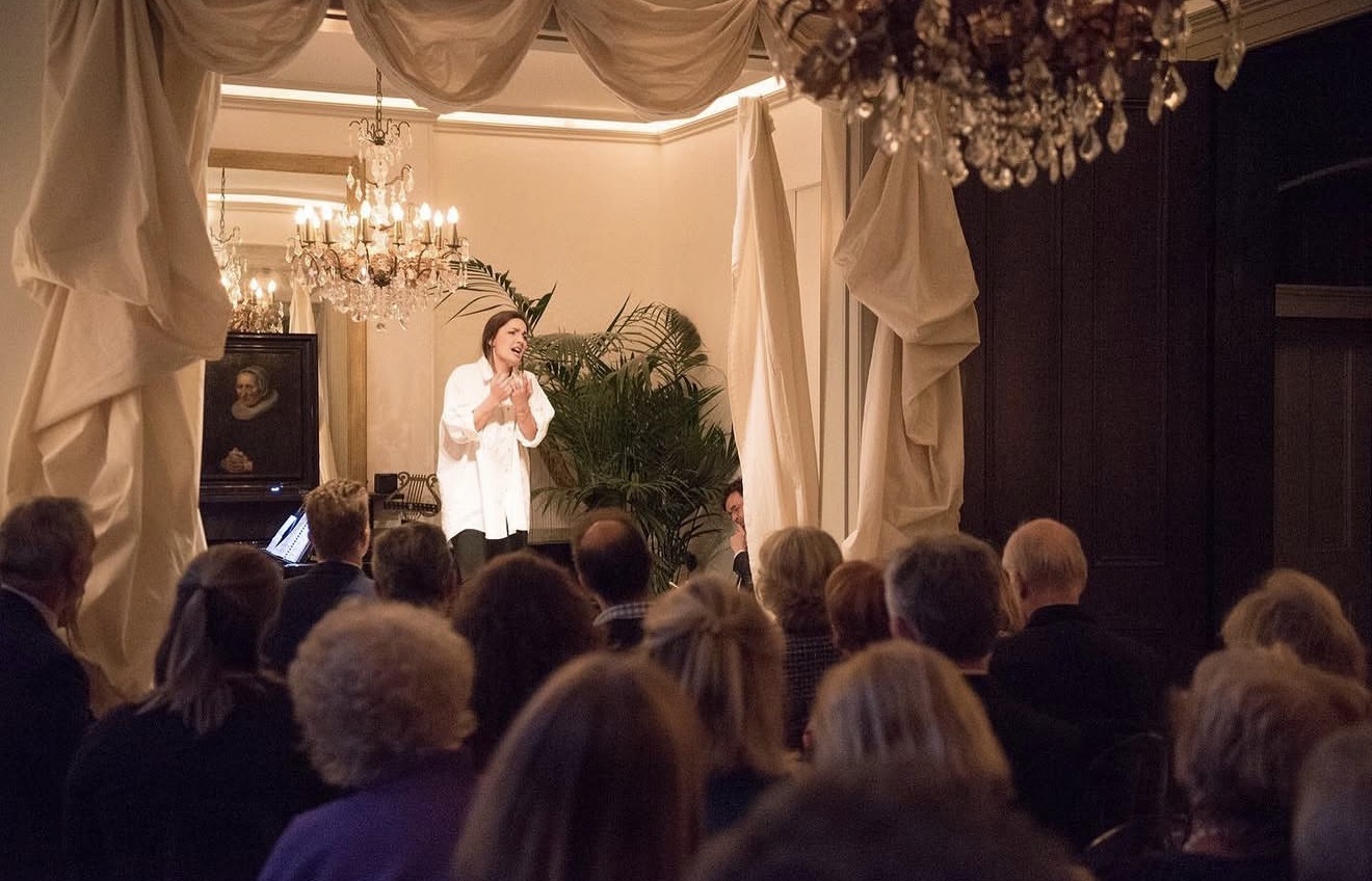 Tosca sung unamplified to a seated salon